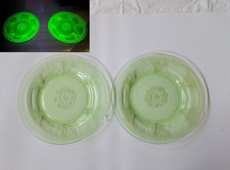 2 Federal Glass 8.5" Luncheon Plates GEORGIAN GREEN Love Birds (Uranium, 1930s)