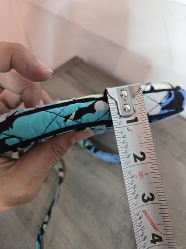Gebrauchte Vera Bradley Umhängetasche blau schwarz bedruckt - Bild 12 von 13
