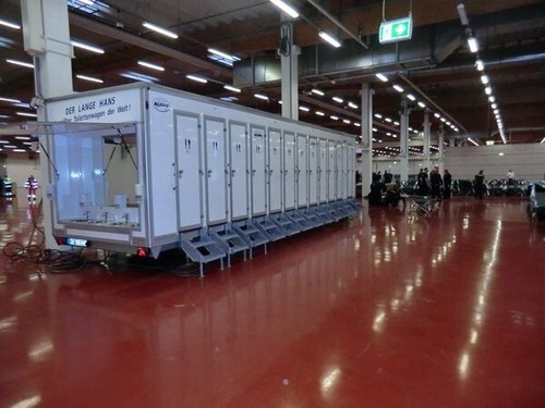Alisch Vermietung größter Toilettenwagen der Welt 22 WC u. Urinale auf 2 Seiten - Bild 6 von 7
