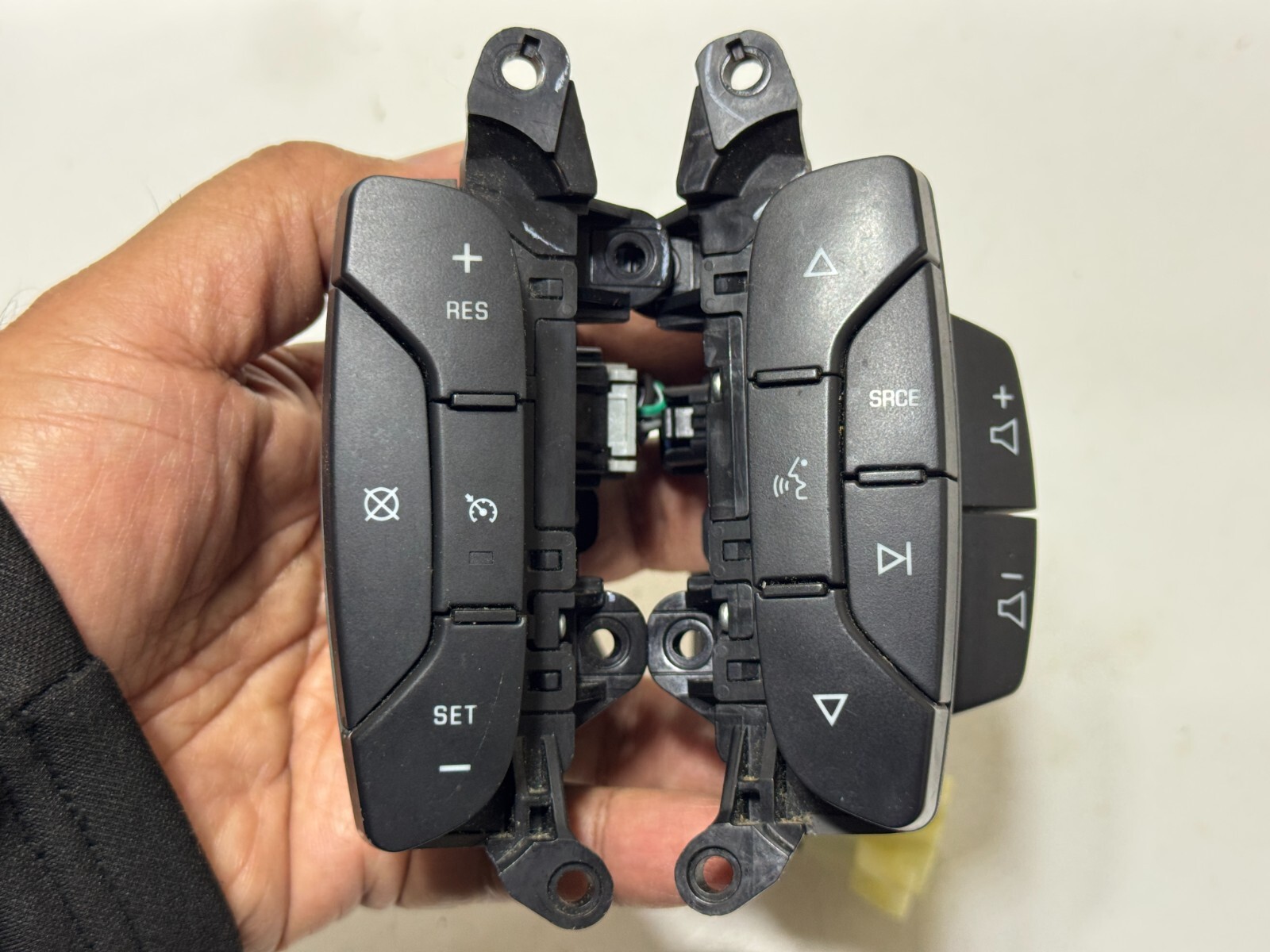 2006-2011 BUICK LUCERNE AUDIO CRUISE CONTROL SWITCH OEM