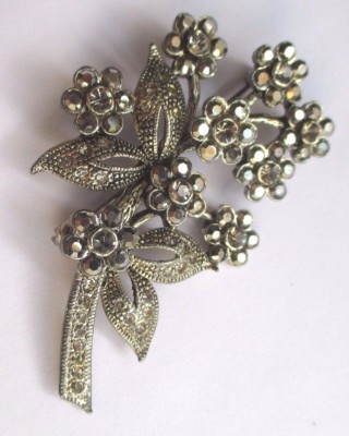 Broche Vintage Argentée Avec Cristaux - Style Diamant - Magnifique Bijou Ancien - Réf. 5662