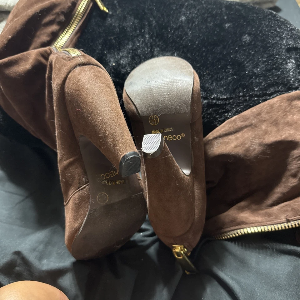 Botas de gamuza marrón con cremallera de tacón alto Foto 3 de 3