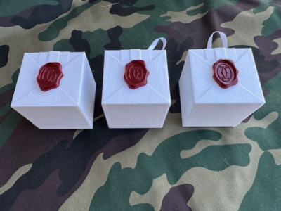 CARTIER Weihnachtsdeko 3 weiße Würfel mit Wachssiegel   6 x 6 x 6 cm