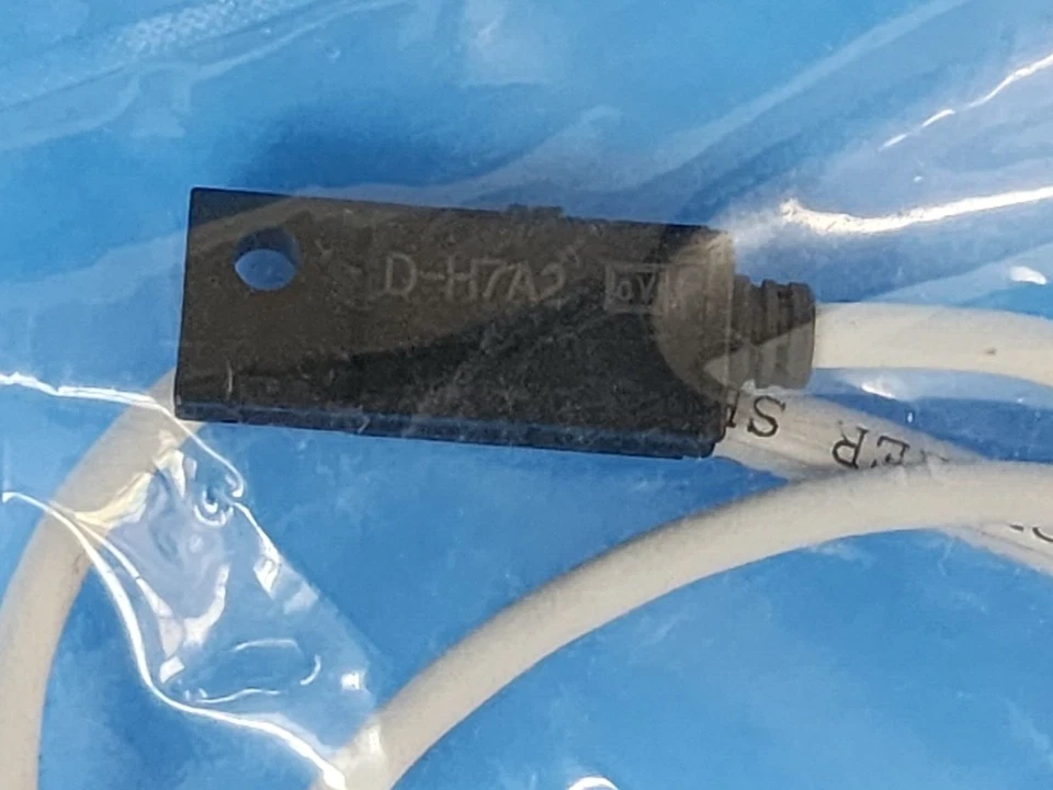 NEW SMC D-H7A2 SOLID STATE AUTO SWITCH W/INDICATOR LIGHT - Image 2 of 2