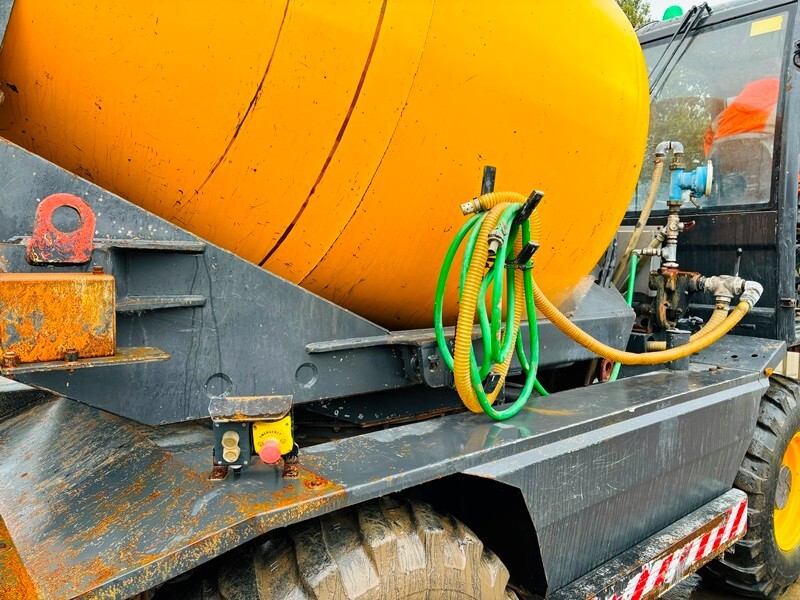 DIECI LH683 SWIVEL TIP CEMENT MIXER *YEAR 2013, 4447 HOURS* C/W 4 WHEEL