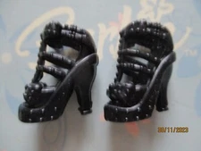 BARBIE DOLL / PAIR OF SHOES ...... (1871)