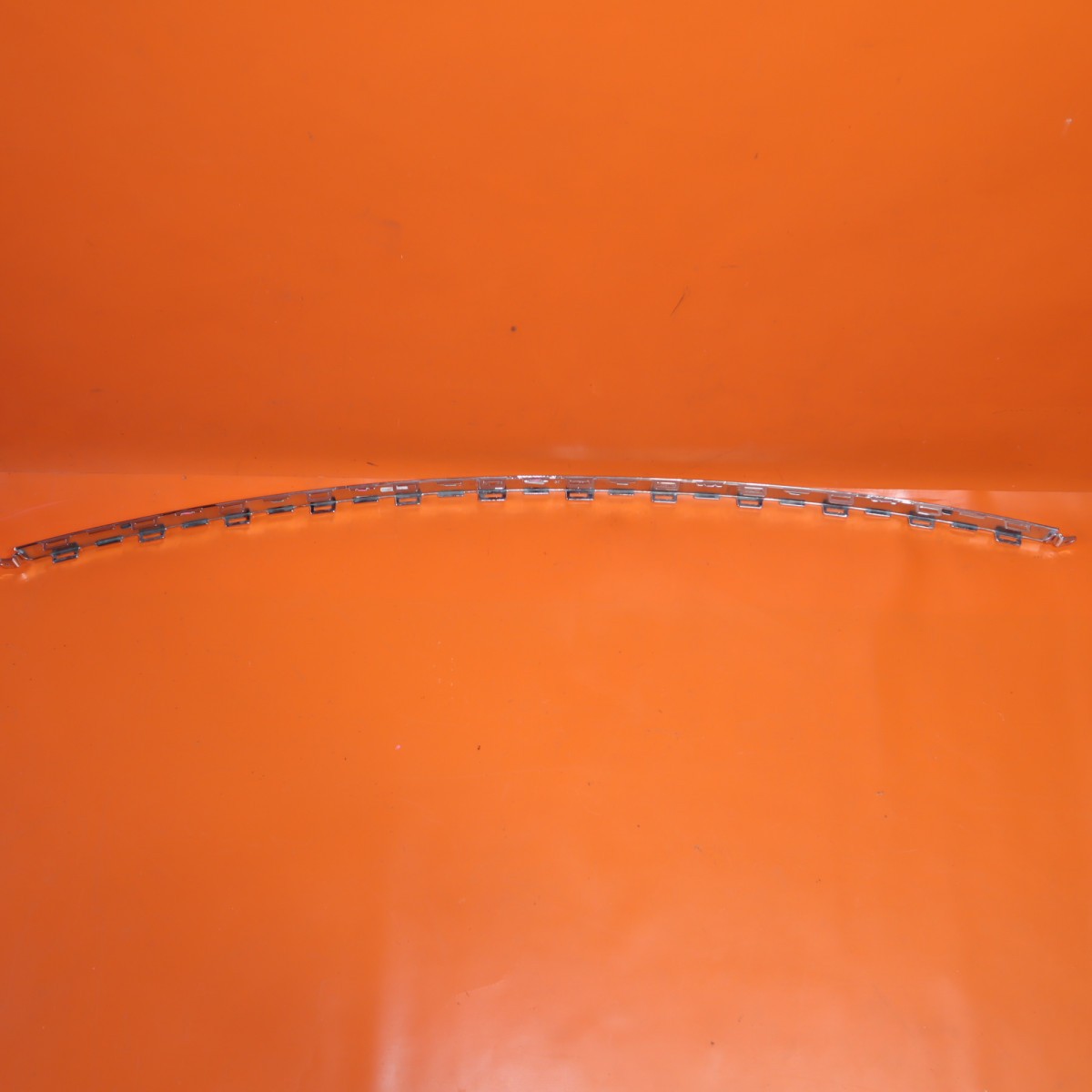 BENTLEY BENTAYGA REAR BUMPER MOLDING TRIM CENTER 2017 2018 2019 2020 36A807725