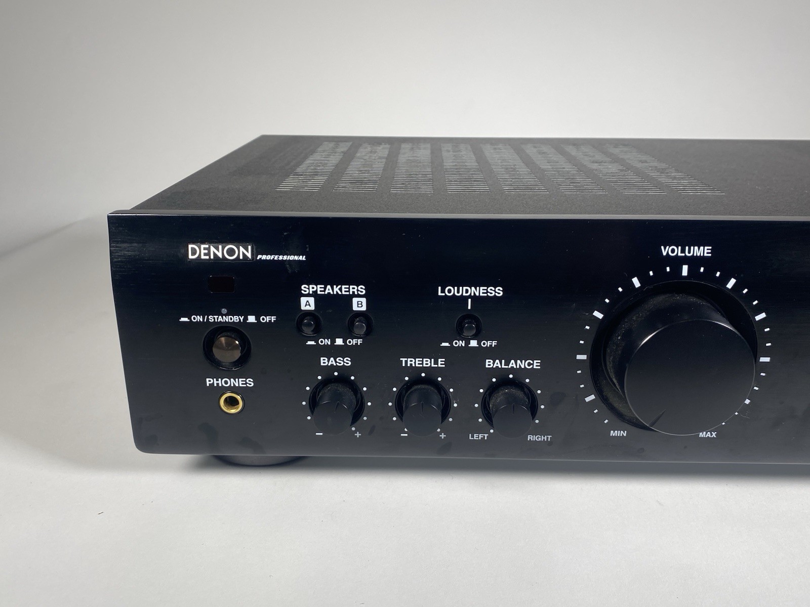 Foto 2 van Denon DN-A100 Professional Integrated Stereo Amplifier - TESTED OK
