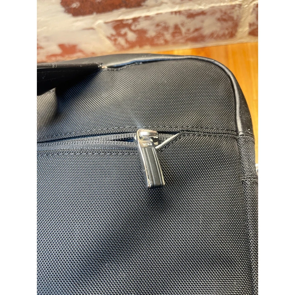 TUMI Negro Balístico Nylon Cuero Maletín Laptop Bolso Mensajero Foto 4 de 4