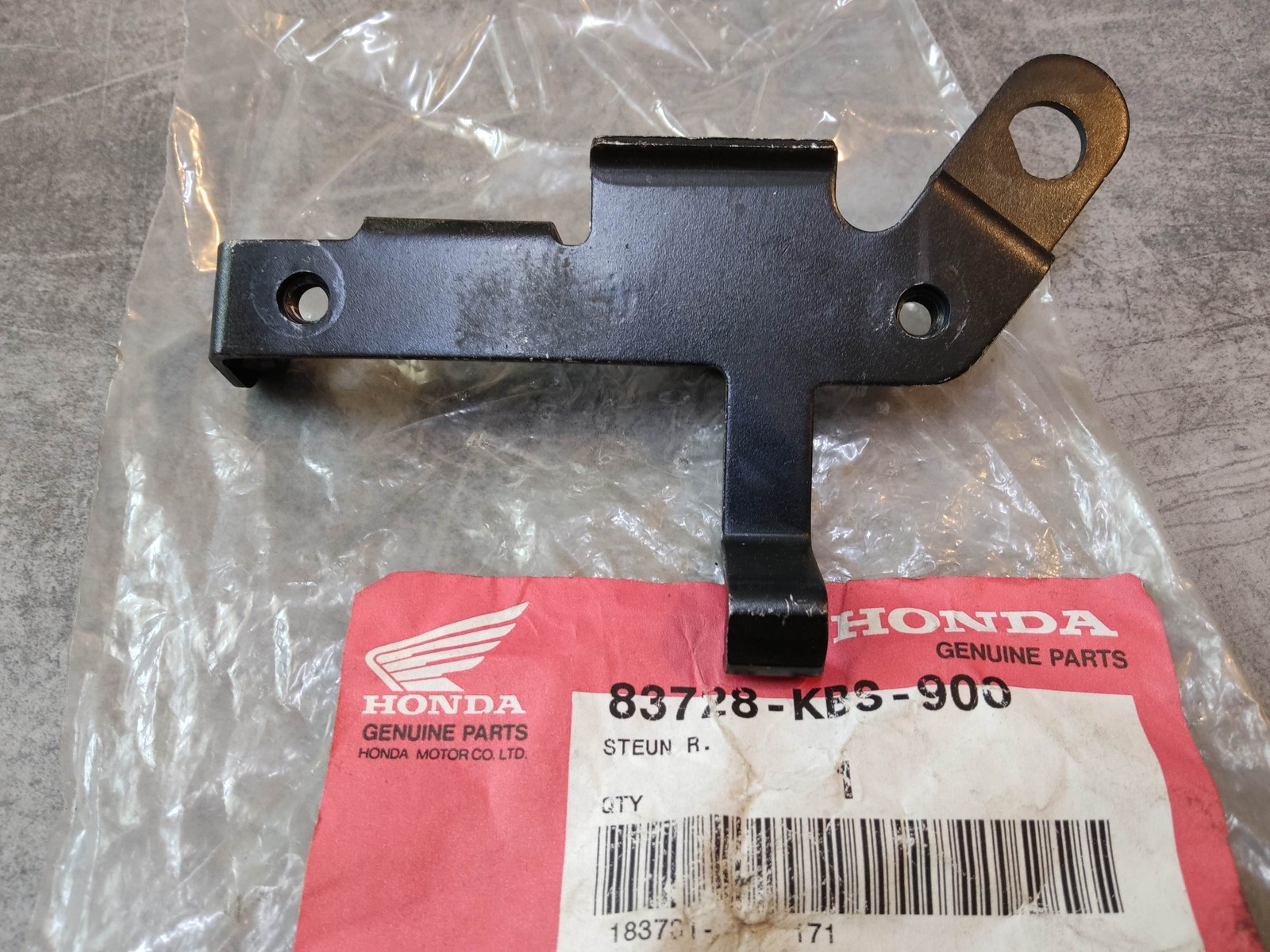 HONDA 83728-KBS-900 support conduit d'air gauche NSR125FP 93