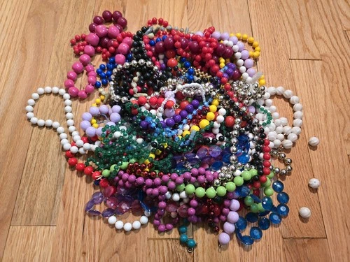 Vintage Costume Jewelry Lot 2-3 lbs Broken Plastic Beaded Necklaces For Repair