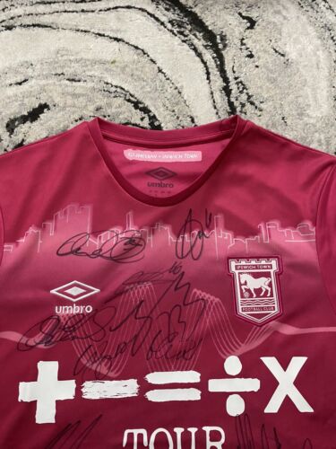 Ipswich Town FC Squad Signed Pink 3rd Football Shirt BNWT X16 Size Medium Men’s - Picture 4 of 24
