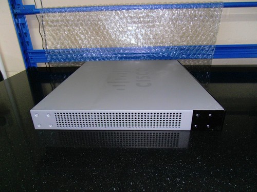Cisco Small Business SFE2010 48 Port 10/100 Switch + 4 x shared SFP - Picture 2 of 4