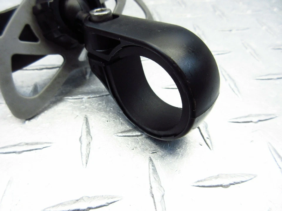 1992 91-93 HONDA CB750 NIGHTHAWK CB 750 AFTERMARKET CLIPE DE MONTAGEM NO SUPORTE - Imagem 2 de 4