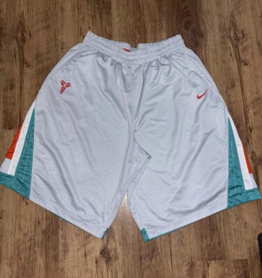 Nike Kobe Herren Basketball Shorts Gr. 2XL weiß/grau (tadelloser Zustand)