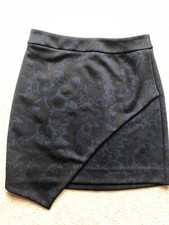 WOMEN'S EXPRESS BLACK Blue Floral Stretch ASYMMETRICAL HEM SKIRT SIZE 2 NWT New