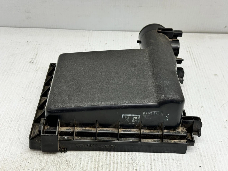 2010-2015 TOYOTA PRIUS / 2011-2017 LEXUS CT200H AIR CLEANER BOX OEM 17812-37030 - Изображение 3 из 4