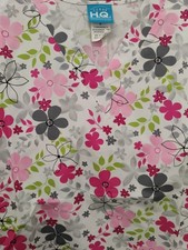 Scrub H.Q. SCRUB TOP size Large  Pink And Grey Floral Flowers New A22