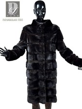 Giacca orizzontale nera in vera pelliccia di visone con righe e colletto tosati