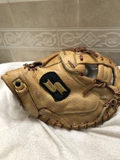 SSK CSG-723 Women’s Broken In Game Ready 33” Softball Catchers Mitt Right Throw