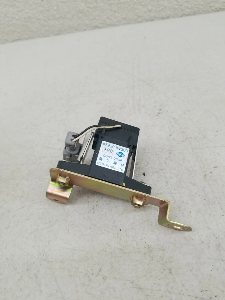 96 97 98 99 00 01 02 Nissan Pathfinder Decelleration/Speed Sensor Module 47930-1 - Image 3 of 4