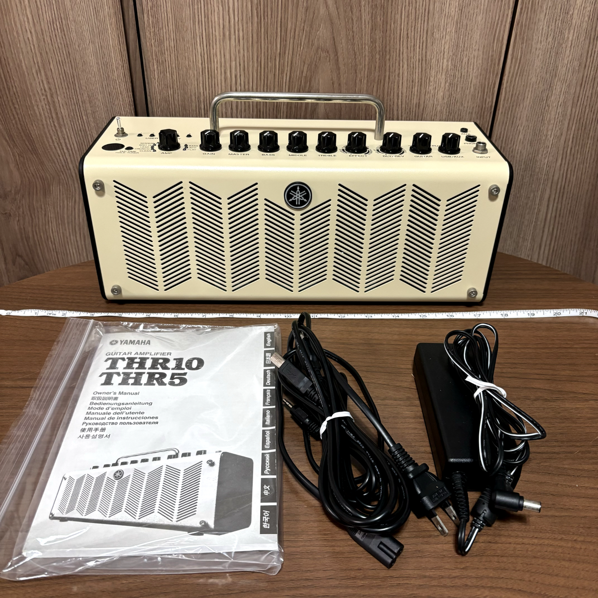 ベース Yamaha THR10 YAMAHA THR10 Wireless Desktop Guitar Amplifier Working