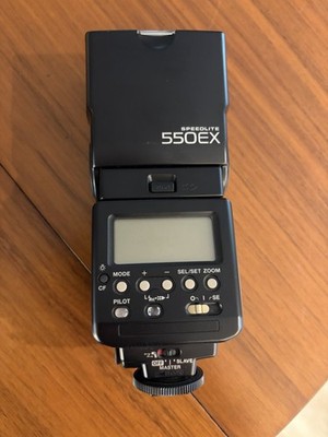 Canon Speedlite 550EX Shoe Mount Flash with Canon Case