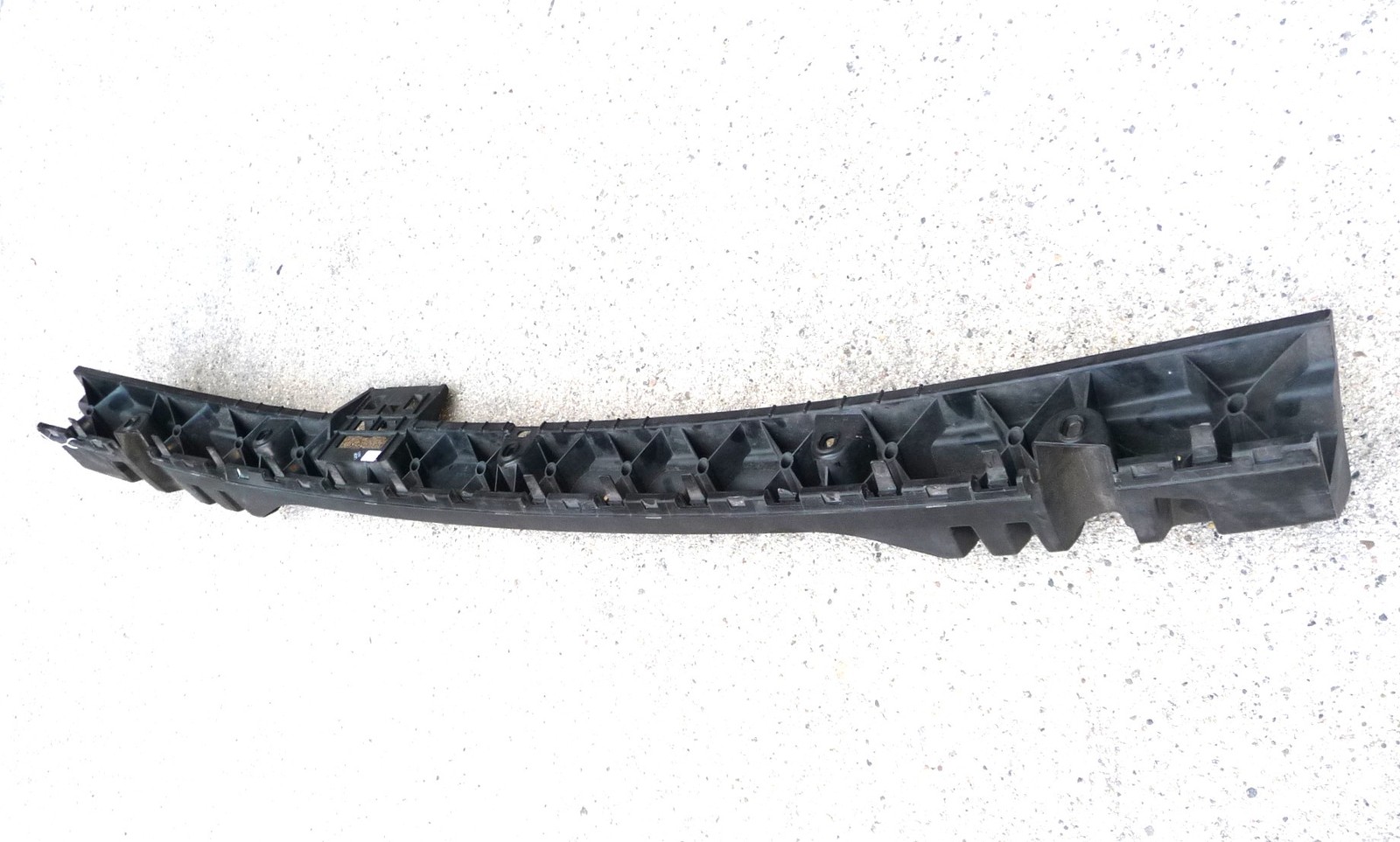 2016-2020 Bentley Bentayga Rear Bumper Center Reinforcement Guide 36A807458 OEM