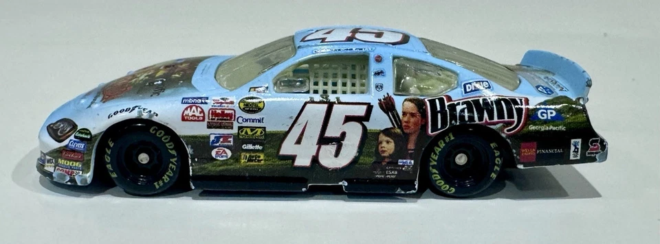 Dodge Charger 1/64 NASCAR Diecast 2005 Kyle Petty #45 Brawny/Narnia Foto 4 de 4