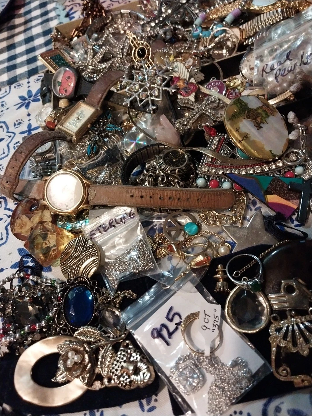 Junk Jewelry 5lbs Drawer Trinkets Some Gold And Silver