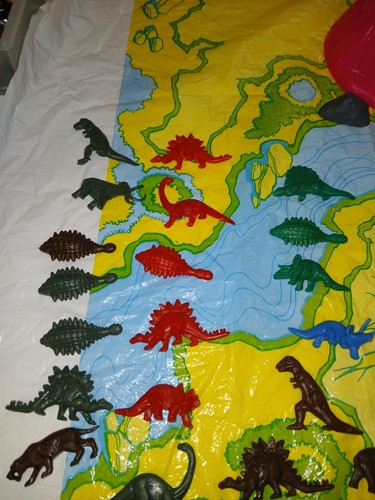 Dinosauro vintage anni 80 con tappetino da gioco e set vulcano - Foto 3 di 6