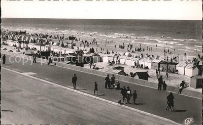 Berck-Plage Esplanade et la plage a maree haute