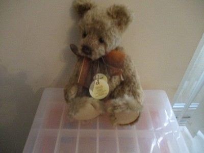 CHARLIE BEARS CB094050 LITTLE D