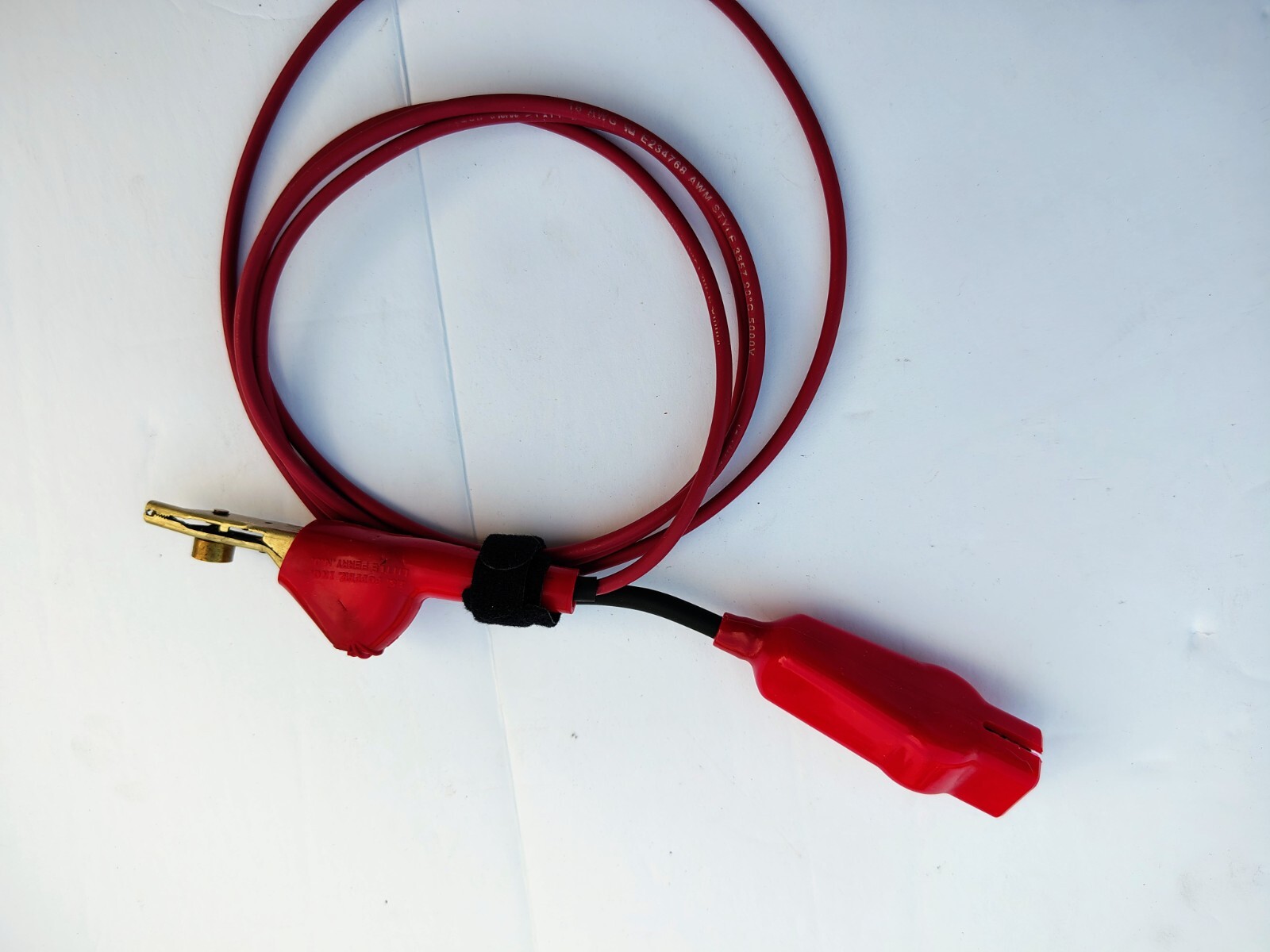 Cable pipe locator ground extensions leads with piercing alligator clamps