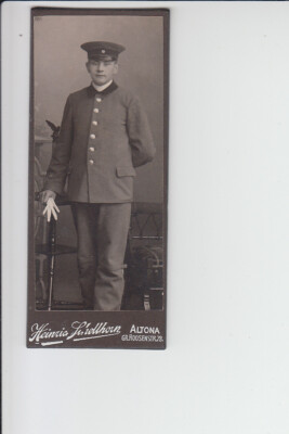 CDV-Foto, junger Mann in unbekannter Uniform, Fotograf aus Hamburg-Altona