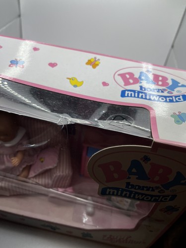 Zapf My mini Baby Born Miniworld set divano e comò con bambino - Foto 18 di 24