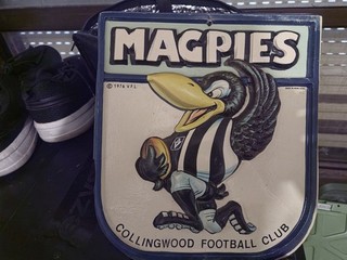 🖤🤍vintage 70s 80s Magpie Plaque🖤🤍
