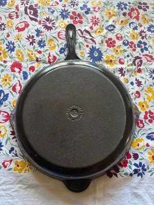 Le Creuset Fry Pan Skillet.# 30, Black Enamel Cast Iron, 12  France 