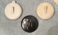 3 MAGNETIC   HOLIDAY METAL DOOR WREATH HANGERS