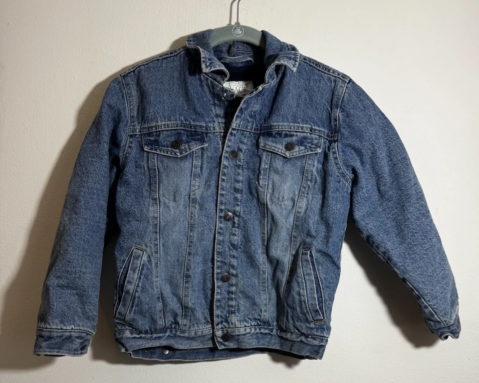Chaqueta de mezclilla para camionero reciclada Unigender Children’s Place Boy’s talla 7-8 excelente estado Foto 3 de 4