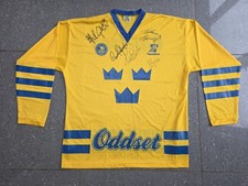 MEGA RARE VINTAGE , 5 PLAYER  SIGNED, AUTOGRAPH SWEDISH ICE HOCKEY TEAM JERSEY. 