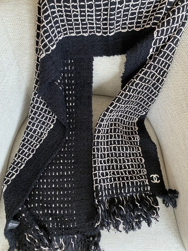 NEW 100%Auth Chanel 17B Black/White Wool/Cotton Tweed Shawl Scarf - Picture 4 of 12