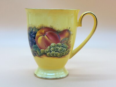 Aynsley China Orchard Gold Design Fußbecher / Becherglas.