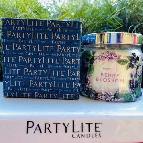 Partylite BERRY BLOSSOM SIGNATURE 3 Wick JAR CANDLE G73C247 Berries Jasmine - Photo 4 sur 16