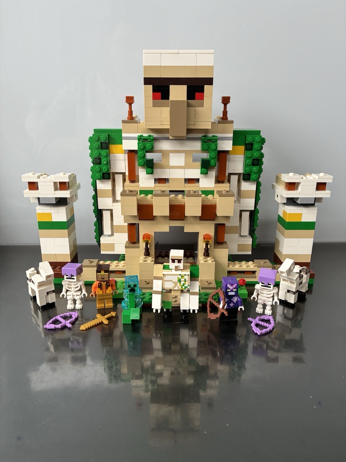 LEGO Minecraft: The Iron Golem Fortress (21250) Rare Set