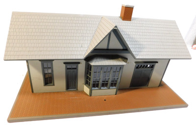 Vintage 2001 Walthers 7002706/A Golden Valley Train Station Store Building (NB)