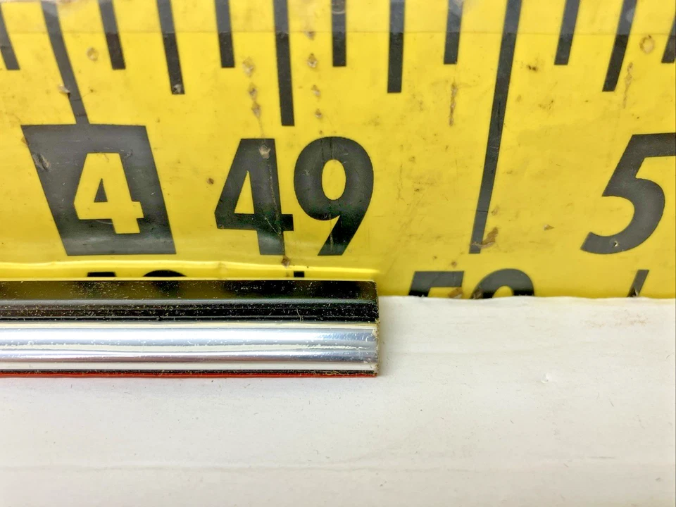 Nuevo OEM GM RH/LH Panel Trasero 1/4 Borde Negro 1155545 1980-82 Buick Riviera (Bin94) Foto 3 de 4