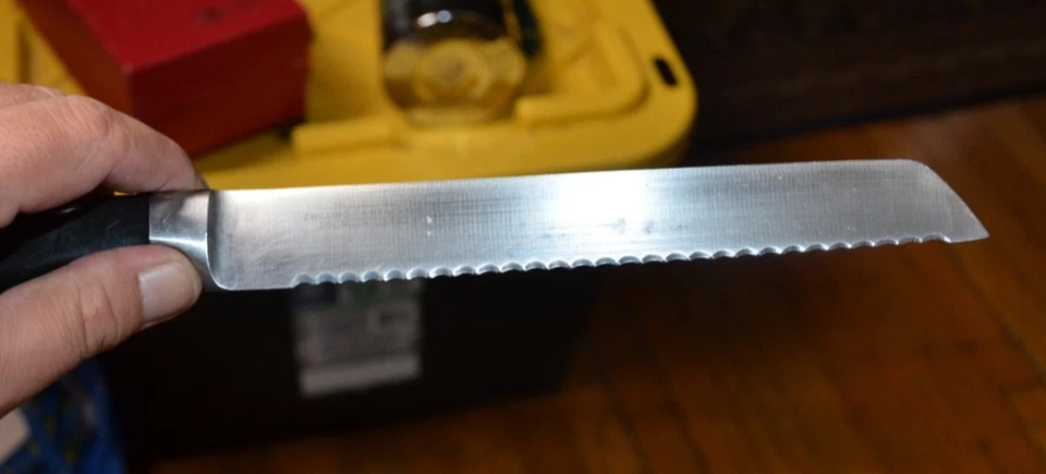 Cuchillo para pan Zwilling J.A Henckels Vier Sterne 31076-200 hoja de 8" 4 estrellas Alemania Foto 4 de 4