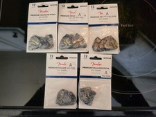 Fender 351 Premium Celluloid Guitar Picks 60  MEDIUM, BLACK MOTO 5 Packs 