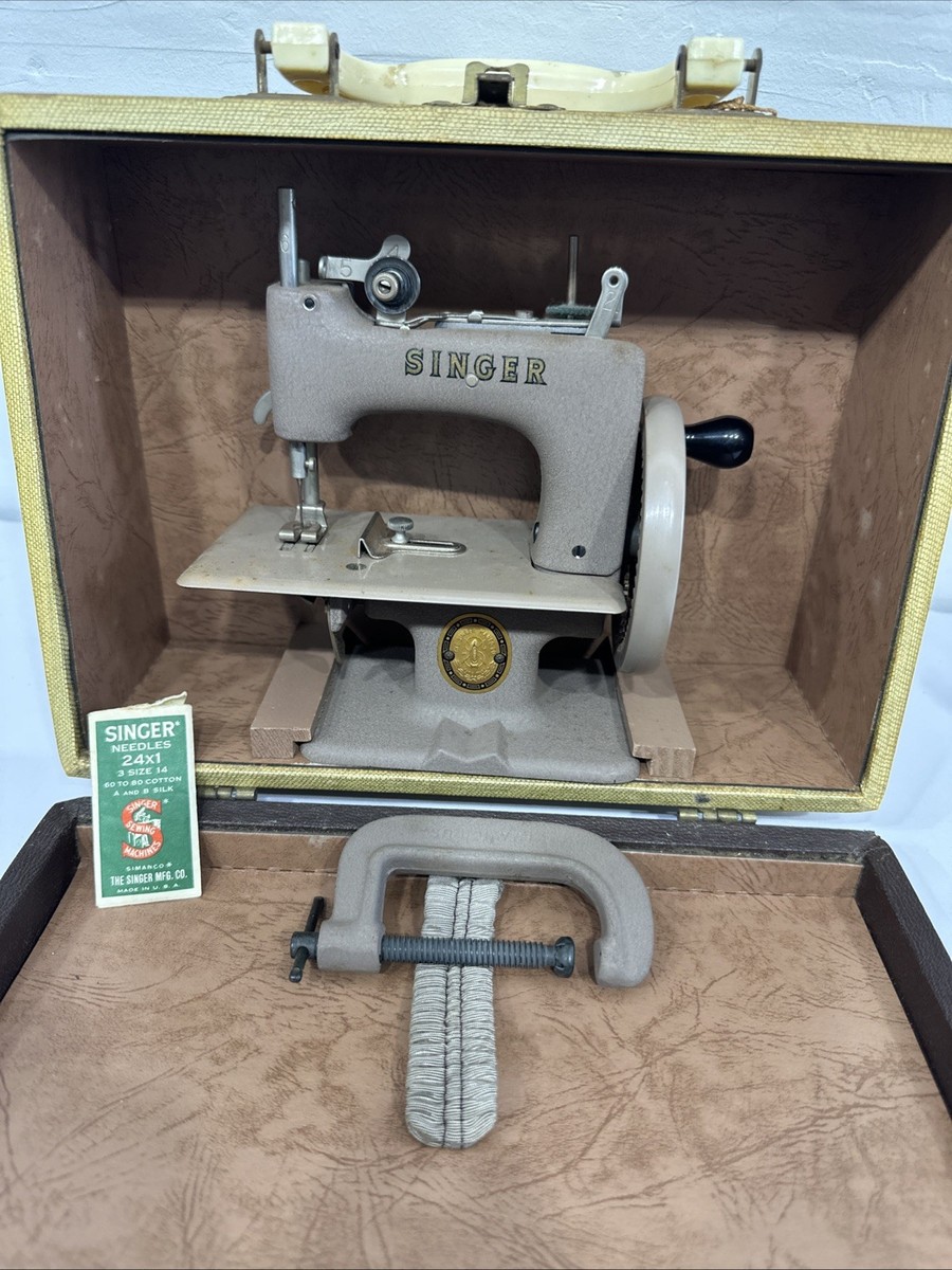 Vintage Singer Mini Sewing Machine Hand Crank Child's Miniature